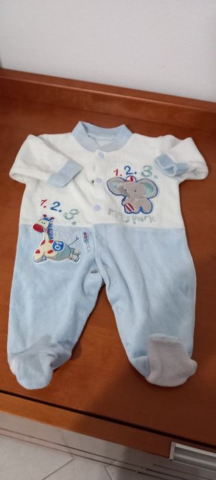 Babygrow veludo.