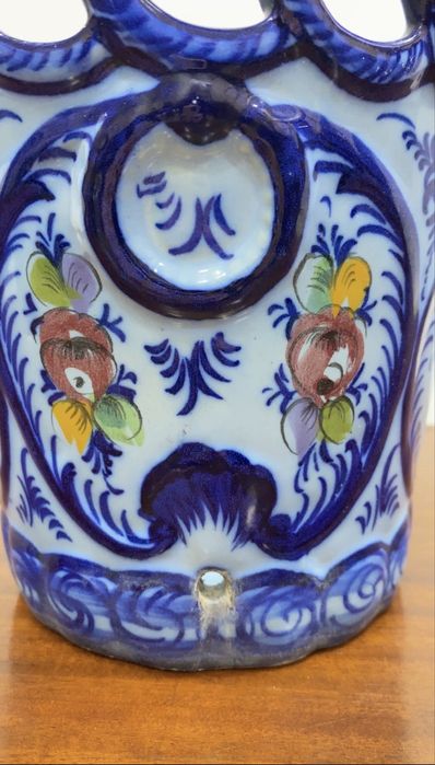 Vaso em faiança de Alcobaça.