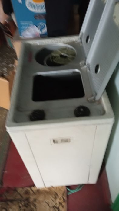 Продам рабочую  стиралку чайка 2  СССР рабочая на запчасти