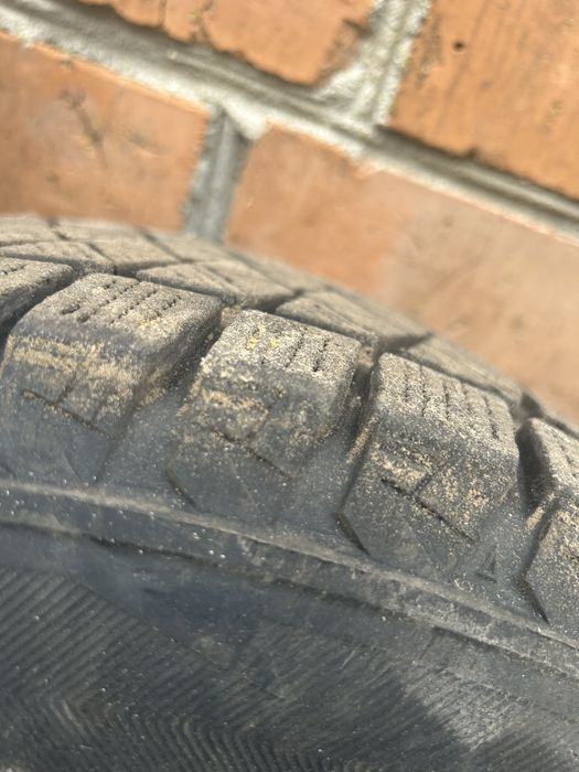 4 зимові колеса в зборі Bridgestone Blizzak DM-V2 215/65 R16