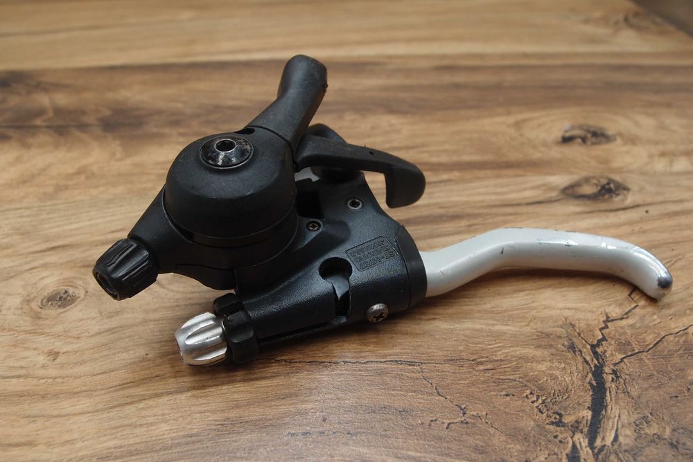 prawa klamkomanetka Shimano Deore XT ST-M737 8 rzędów