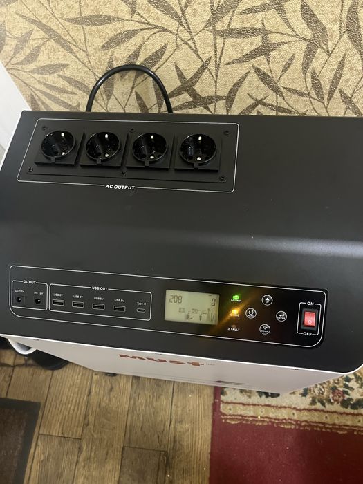 Зарядна станція Must HBP18-3024-280 3 кВт