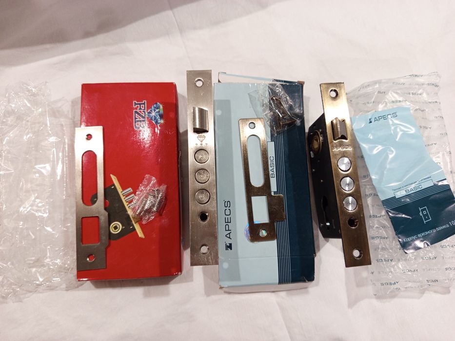 Замки для дверей врізні механічні