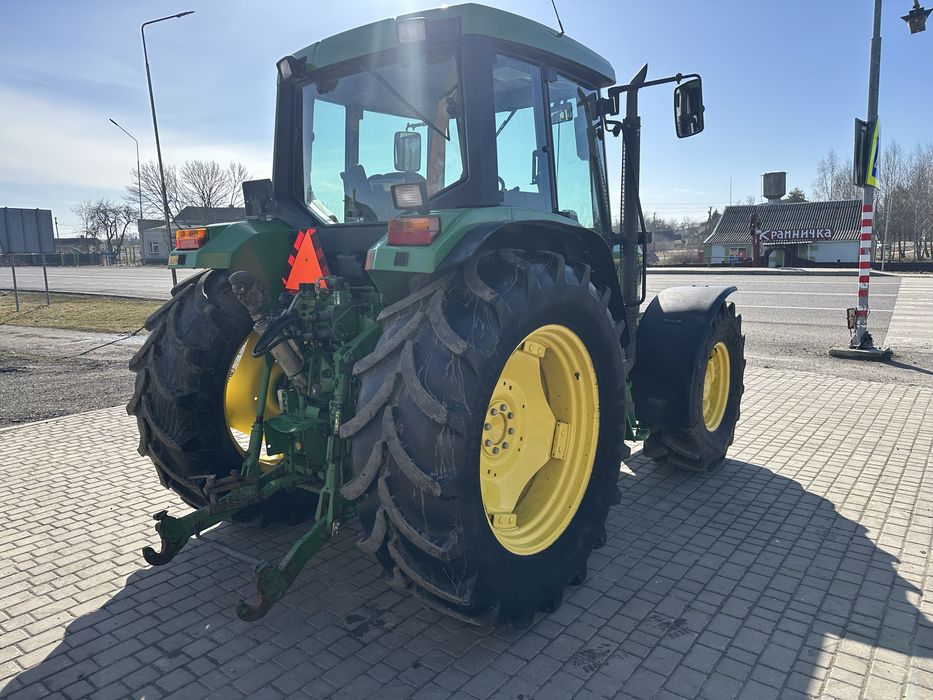 Трактор John Deere 6400