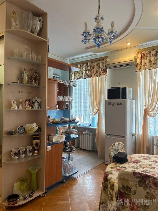 Продам 3  кімнатну квартиру центр євідновлення