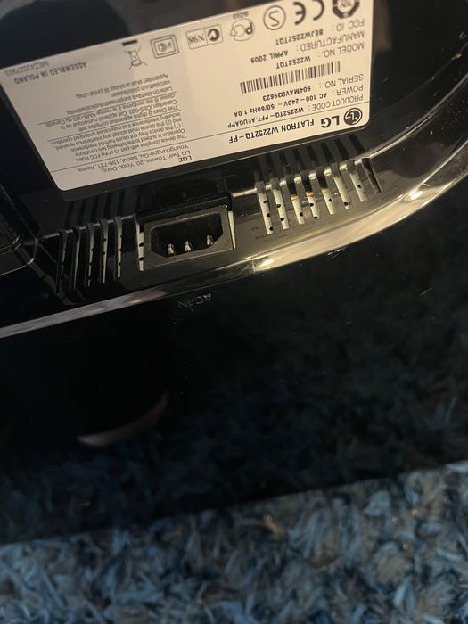 LG Flatron W2252TQ