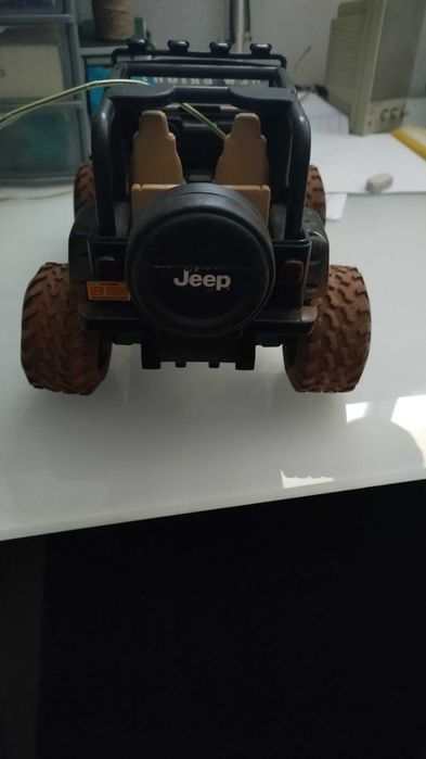 Carro Jeep com radio controle New Bright