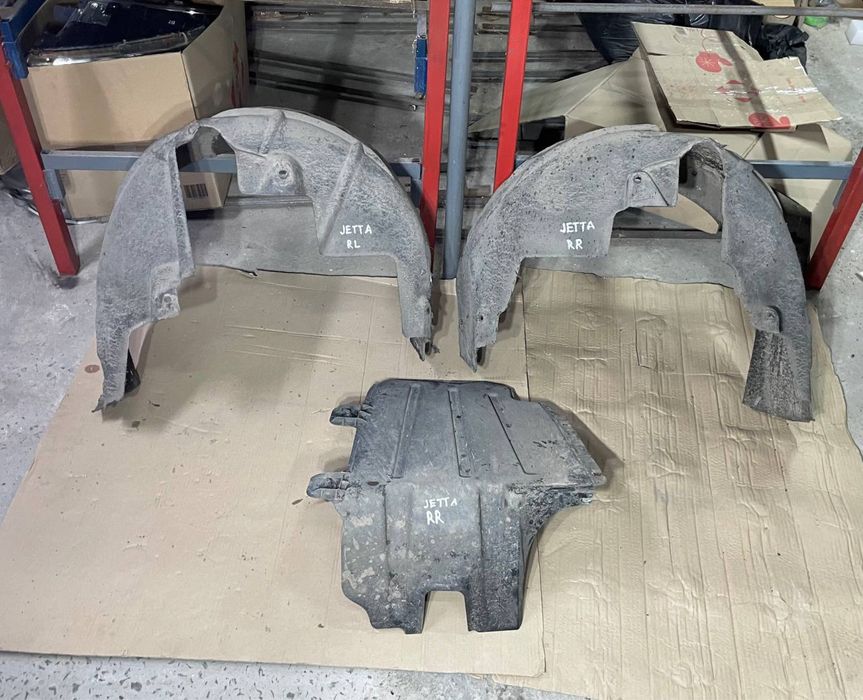 Локери Підкрильники задні / захист задній правий Jetta 7 USA Джетта 7