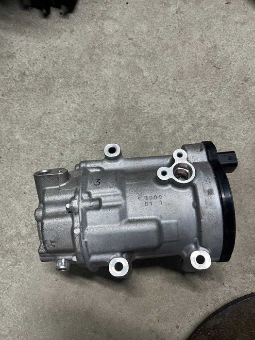 Компресор кондиціонера Toyota Lexus 2.5 Hybrid