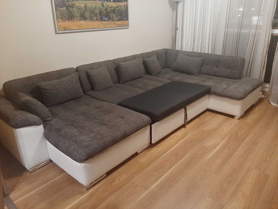 Narożnik rozkładany w kształcie U – bardzo wygodny