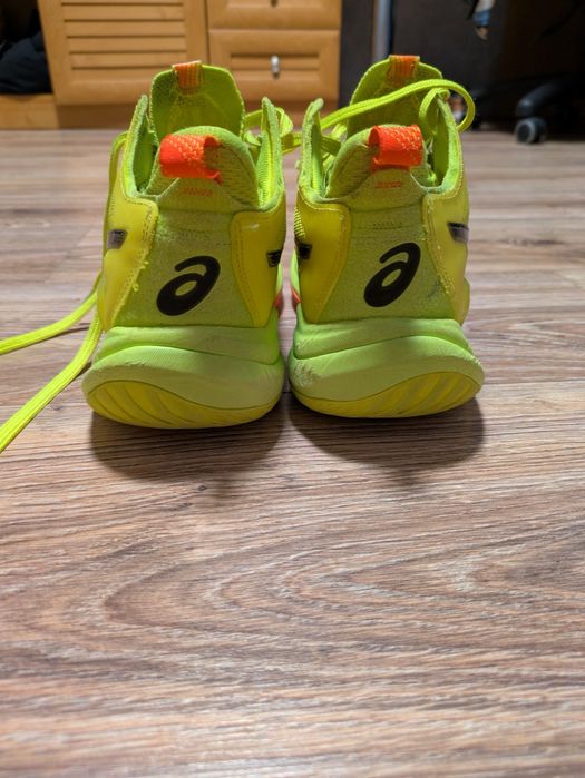 Волейбольні кросівки asics Metarise