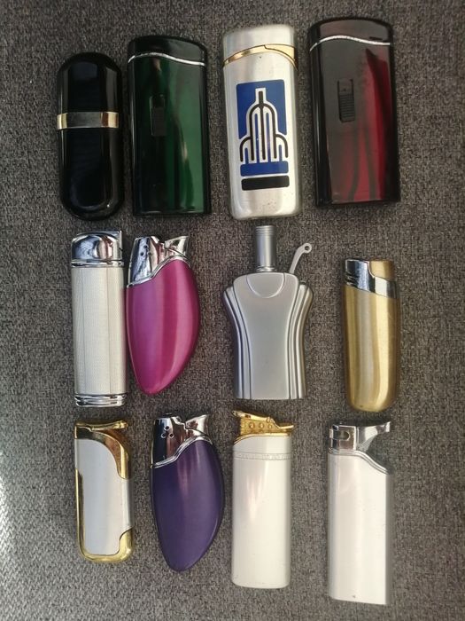 Lote de 122 isqueiros recarregáveis