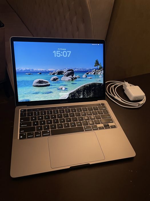 MacBook pro 13 2020 M1 A 2338, 8/256,  8,5/10, акб 88%