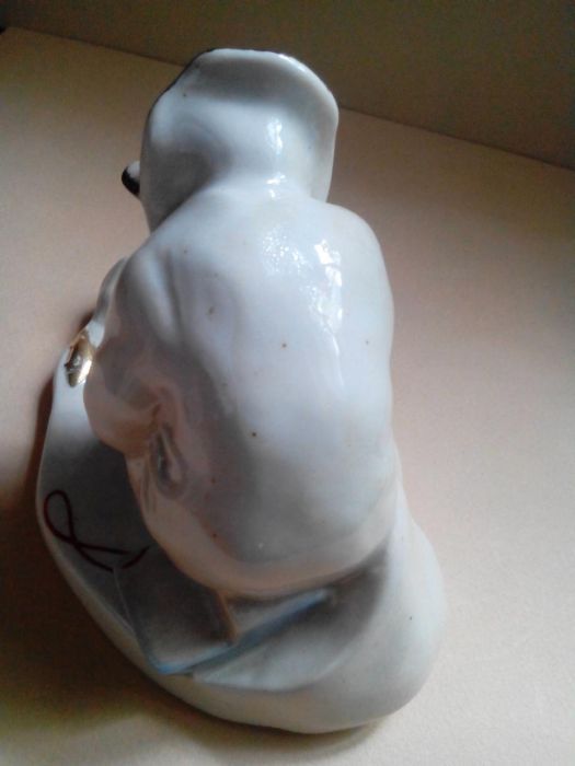 Зимняя рыбалка  скульптура фарфор 1966г. Сысерть СССР,