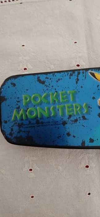 Estojo de metal Pikachu, usado
