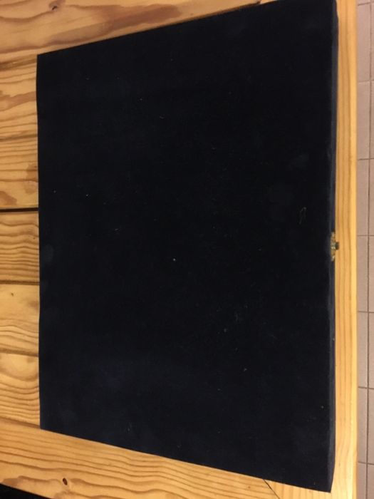 Prato de porcelana pintado à mão Victória