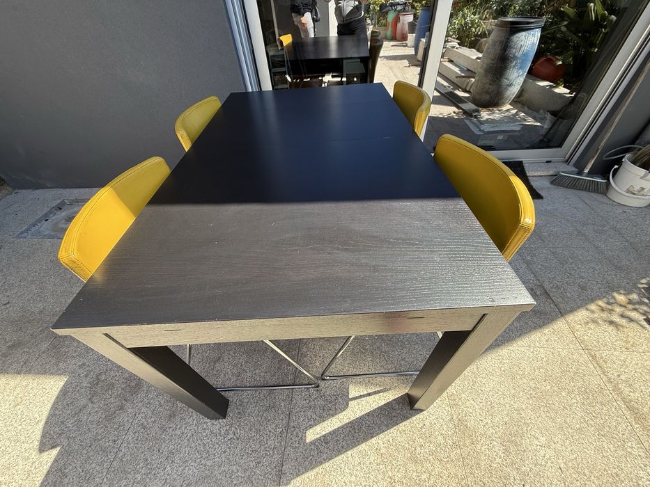Mesa extensivel e 4 cadeiras