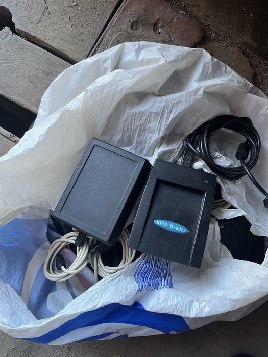 Дуальний зчитувач карт