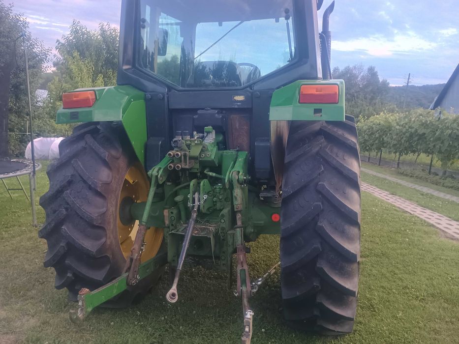 John Deere 6100  John Deere 3300