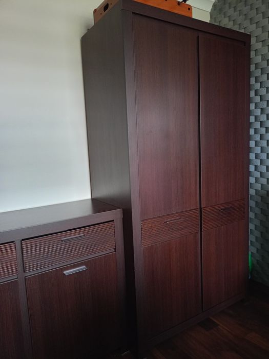 Sprzedam szafę ubraniową i komodę