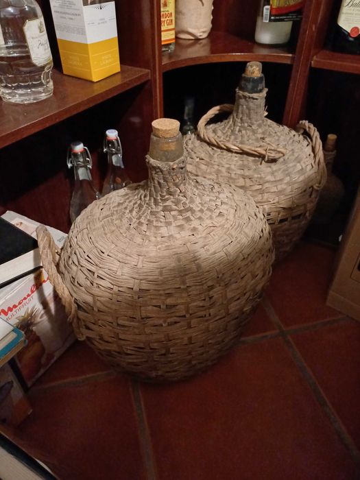 Garrafões de 20 Litros antigos, em vidro e verga