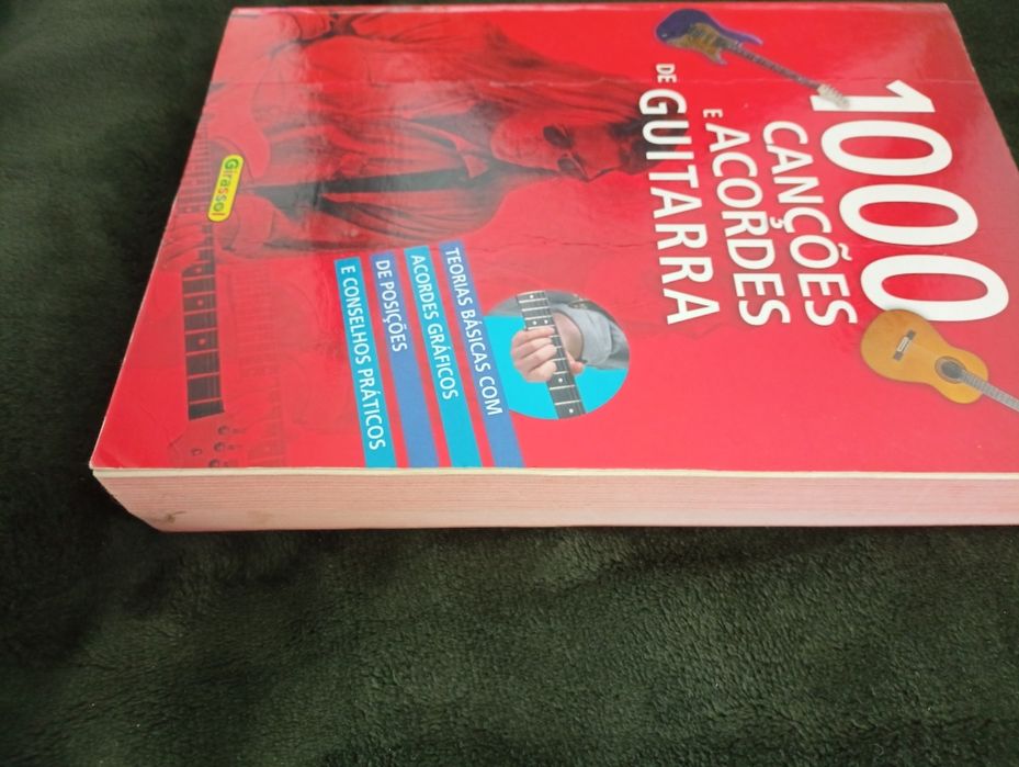1000 Canções e Acordes de Guitarra- Girassol Edições - 2004	Como novo!