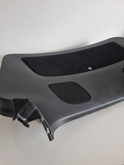 Acabamento Superior da Tampa do Porta-Malas - Tesla Model Y