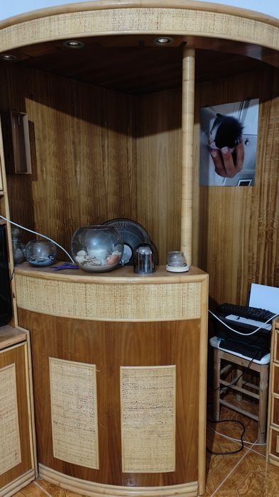 Estante feita á mão.