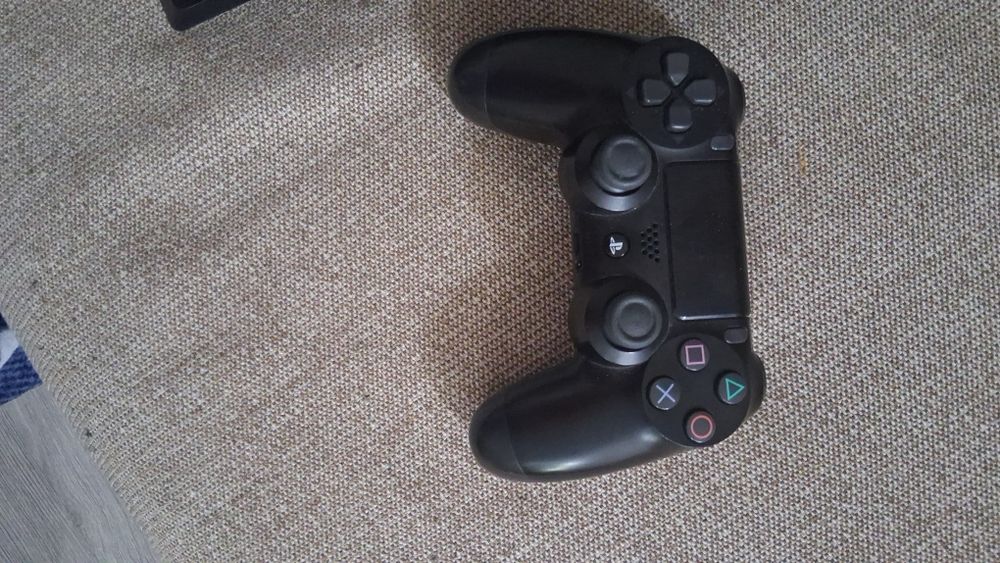Ps4 pro 1tb com 1 comando
