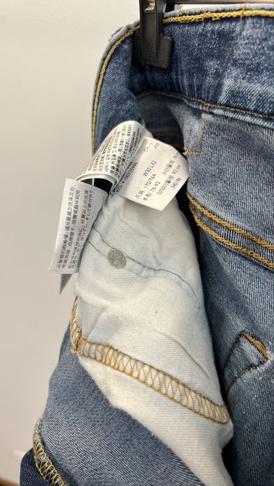 Calças marca Levis