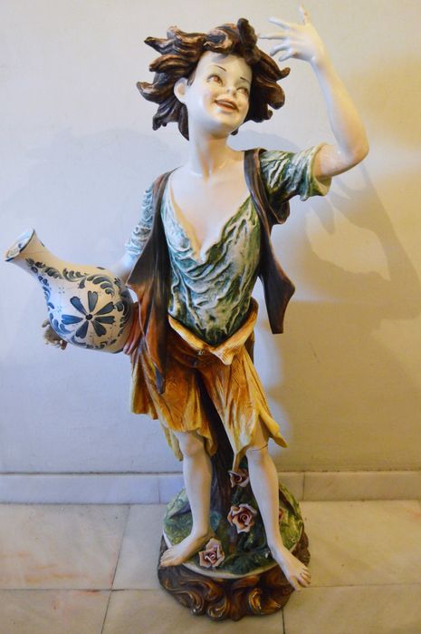 Figura de Porcelana Antiga de Grandes Dimensões.