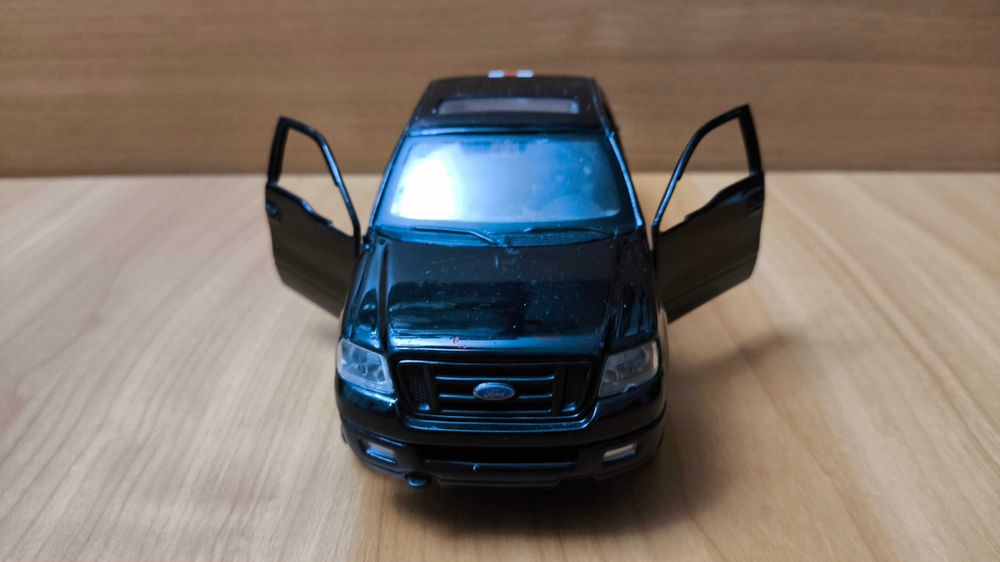 Іграшкова машинка Ford F-150 FX4 1.24 Maisto