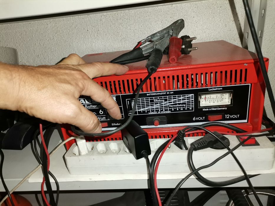 Battery Charger64283964080129123