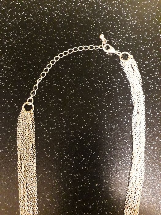 Колье в форме сердца.