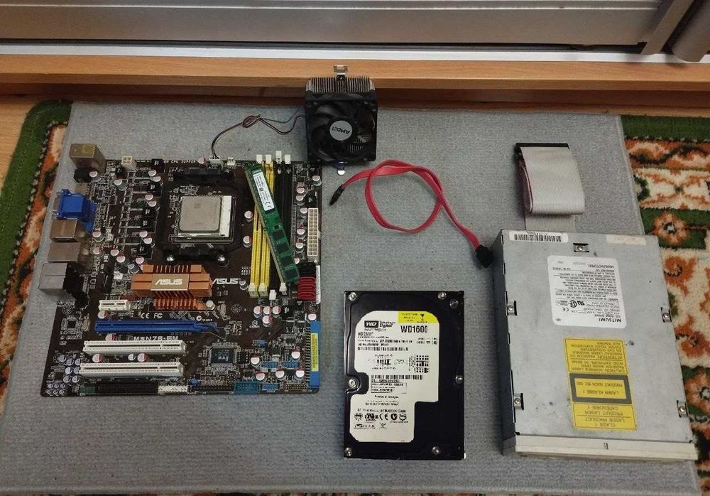 Материнська плата M3N78-EM