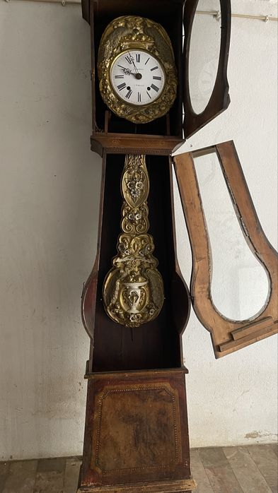 Relógio de pé antigo