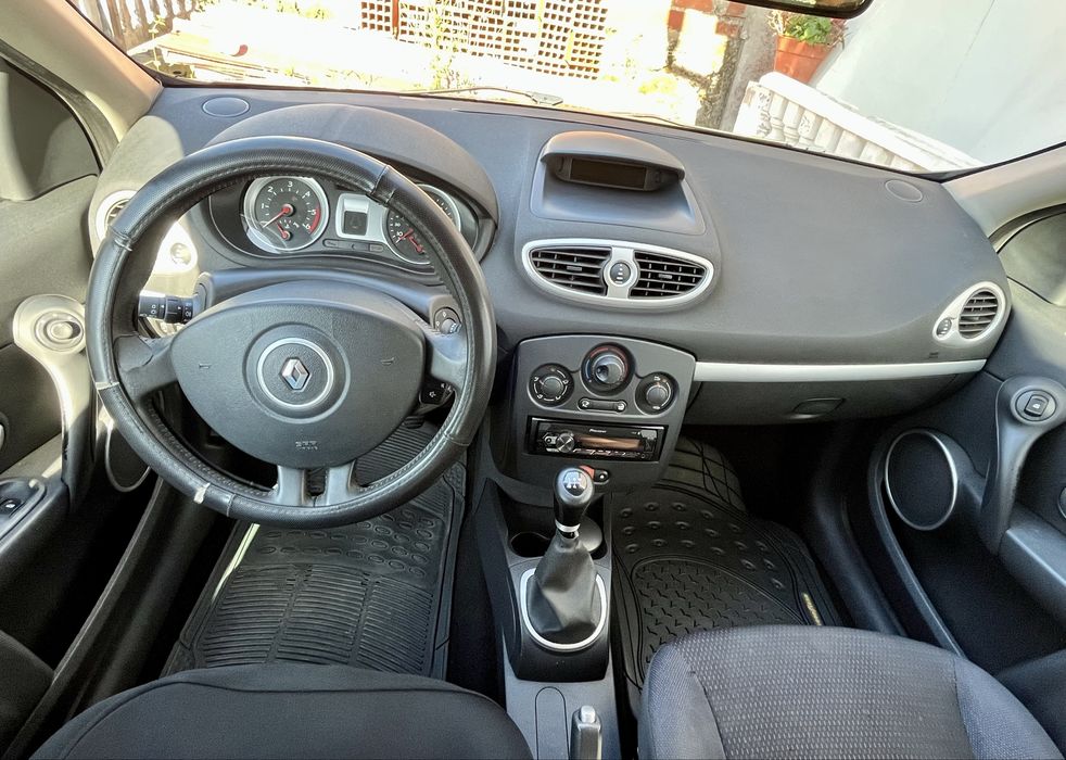 Renault Clio 2 lugares 4,5L/100