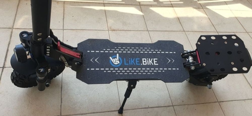 Электросамокат ,, LIKE. BIKE SOLO " , с багажником .