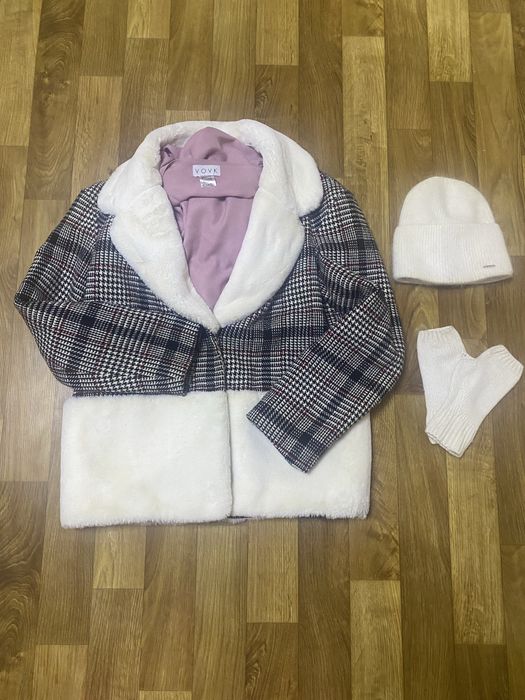 Укорочене пальто з елементами штучного хутра від бренду VOVK