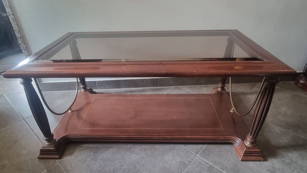 Mesa de centro com tampo vidro