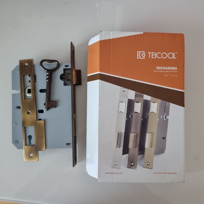 Fechadura de porta dourada Leroy Merlin marca Teicocil, nova na caixa