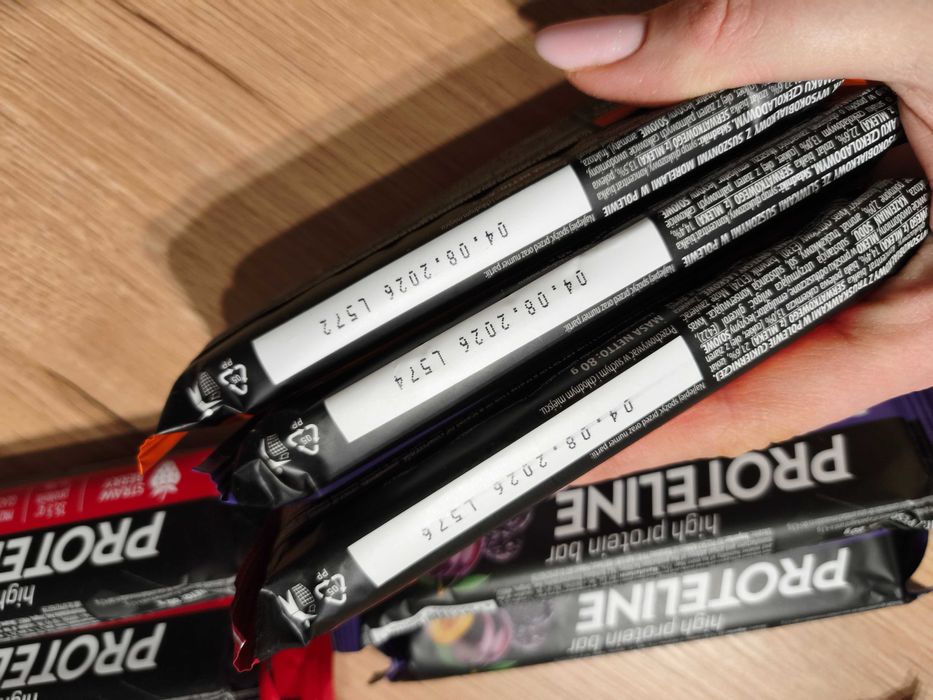 Wysokobiałkowe batony Proteline truskawka suszone morele suszone śliwk