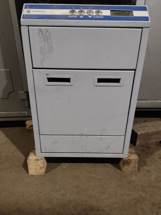 Продаю б.у канцелярський электронный сейф(Темпокасса)