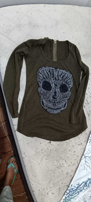 Vendo camisola pouco usada em bom estado