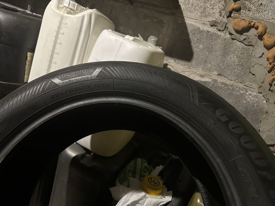 Goodyear 225 55 r17 23рік стан Нові