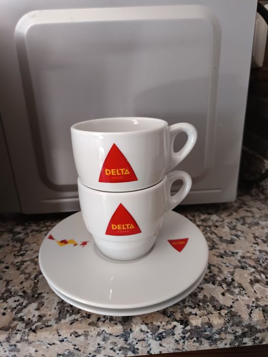 Chávenas de café, descafeinado e 1/2 de leite