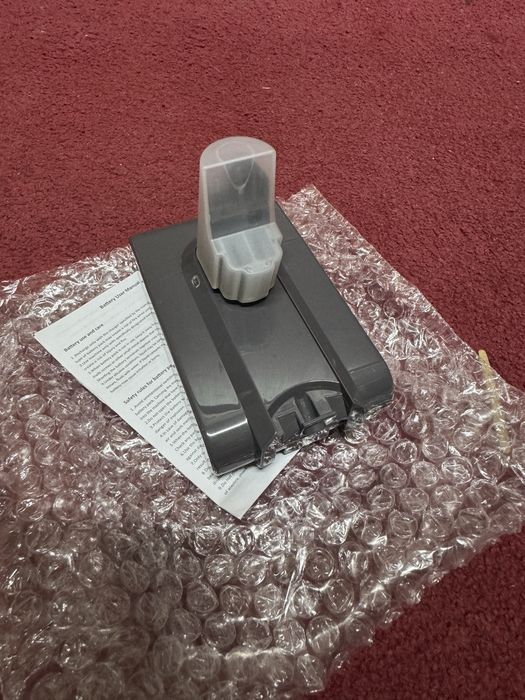 Це змінний літій-іонний акумулятор для пилососів серії Dyson V6 та DC58