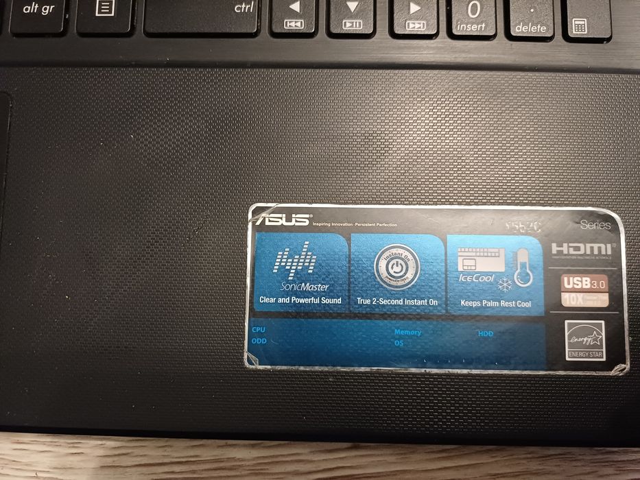 Portátil ASUS – i3 / 4GB RAM – Funciona mas com teclas avariadas.