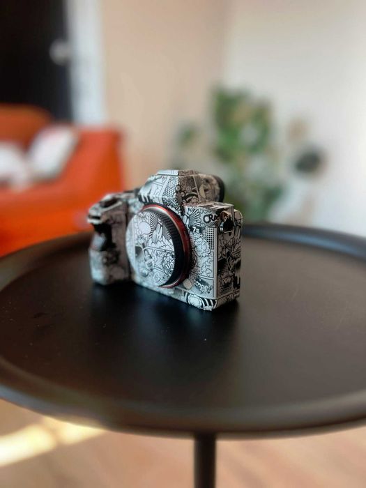 Sony A7 III z baterią i świeżą okleiną, możliwy z obiektywem 28-75mm 2.8