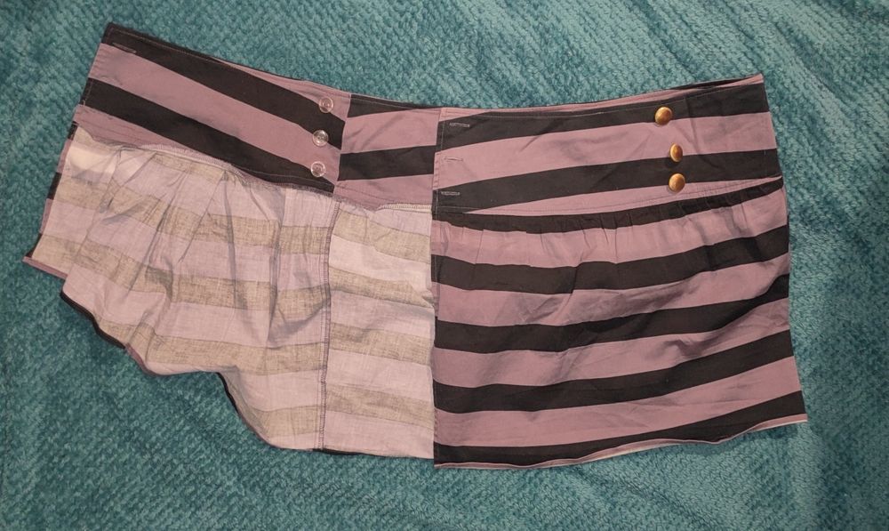 Pasiasta krótka spódniczka Cropp M